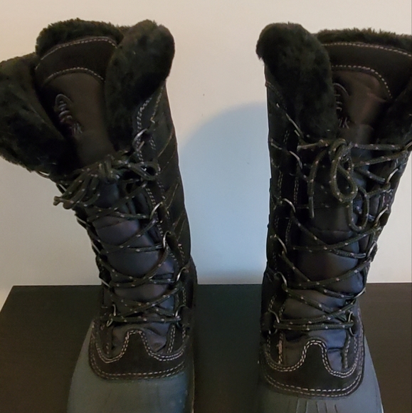 Very comfy water proof snow boots - Picture 2 of 2